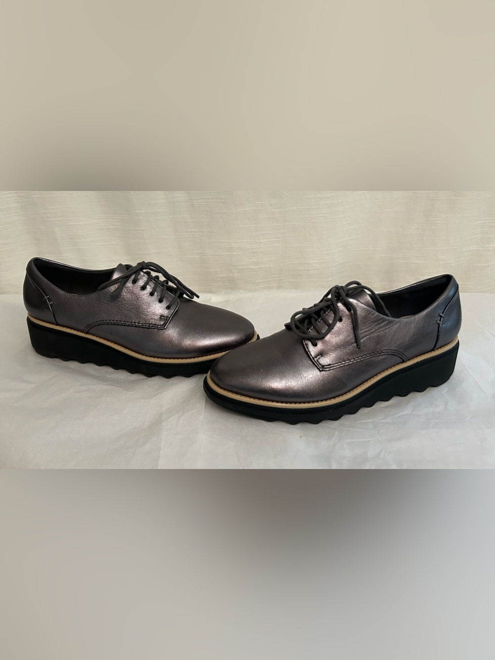 Clarks NIB Metallic Lace Up Flats - Workwear - Comfort - Size 6